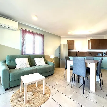 Entre 2 Et 4 Personnes Apartmán Aléria